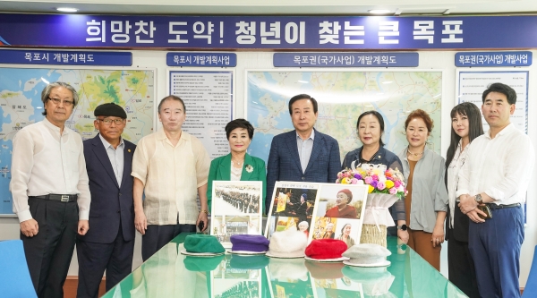 ▲목포시가 고(故) 김영자 화백 소장품 133점을 기증받았다.(사진제공=목포시)