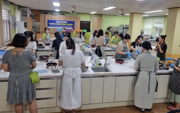 ▲목포시가 임신부를 대상으로 요리교실을 운영했다.(사진제공=목포시)