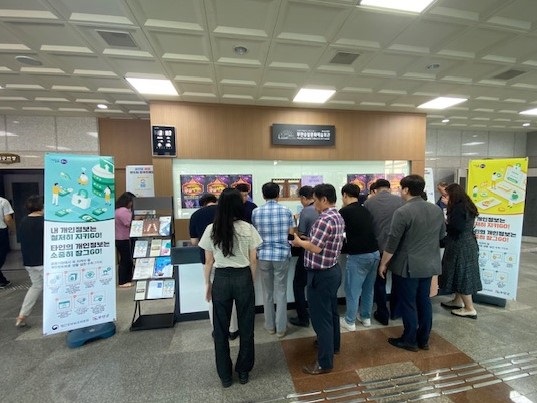 ▲무안군은 지난 18일 ‘개인정보 보호 캠페인’을 실시했다.(사진제공=무안군)