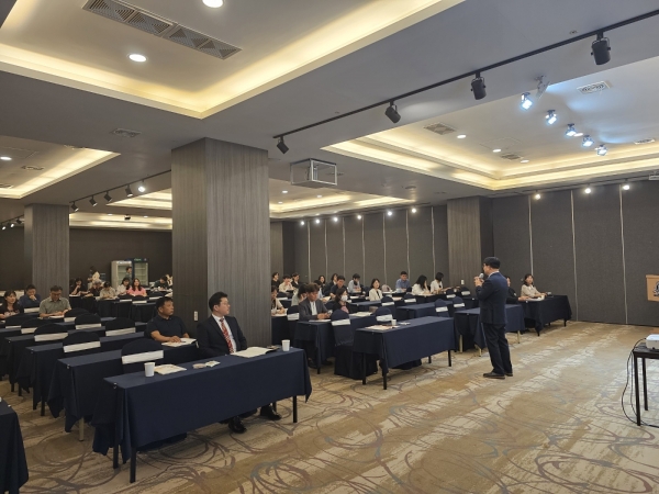 ▲지난 25일 나주 빛가람호텔에서 ‘2023 학교도서관 노후 환경개선 사업설명회’가 진행되고 있다.(사진제공=전라남도교육청)