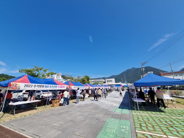 ▲2022년 추석맞이 직거래장터 운영 부스 전경(사진제공=화순군)