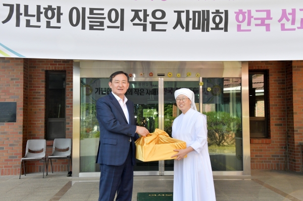 ▲이병노 담양군수가 민족 대명절 추석을 맞아 관내 사회복지시설을 방문해 온정을 나눴다.(사진제공=담양군)