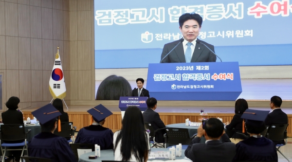 ▲김대중 광주교육감이 ‘검정고시 합격증서 수여식’에서 인사말을 하고 있다.(사진제공=전라남도교육청)