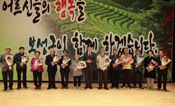 ▲보성군은 지난 4일 벌교스포츠센터에서 제27회 노인의 날 기념행사를 개최했다.(사진제공=보성군)