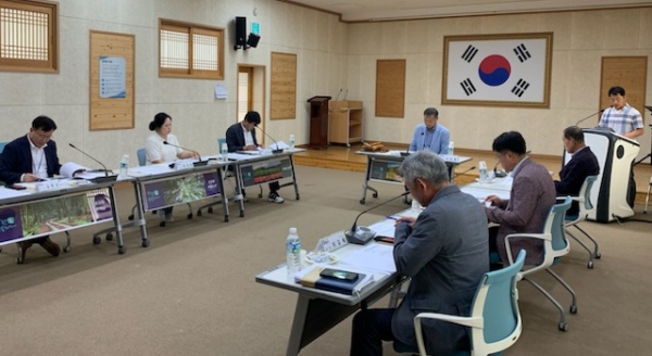 ▲강진군이 최근 강진군청 대회의실에서 제2차 빈집 리모델링 지원사업 선정 심의회를 열고 대상자를 선정했다.(사진제공=강진군)