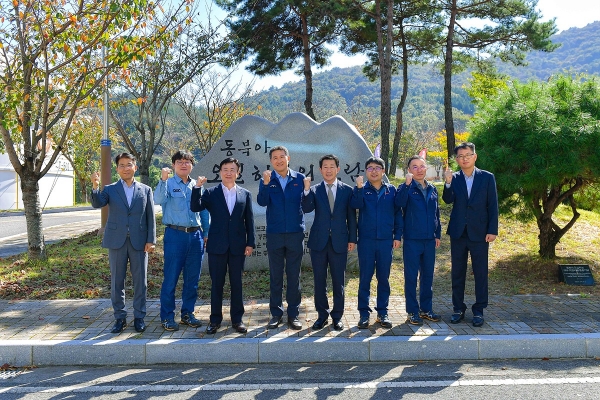 ▲정기명 여수시장이 17일 오일허브코리아(주)를 방문해 현장 관계자와 소통의 자리를 가졌다.(사진제공=여수시)