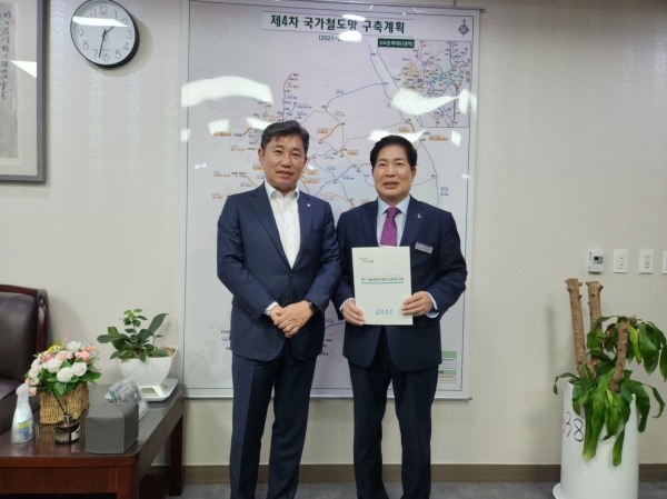 ▲공영민 고흥군수는 지난 17일 국회를 방문 예산확보에 총력을 기울이고 있다.(사진제공=고흥군)