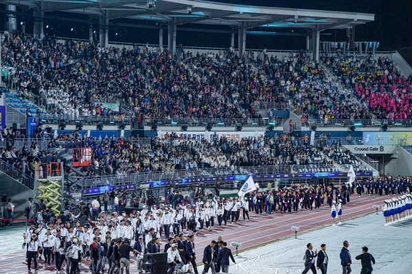 ▲제104회 전국체전 개막식에서 선수들이 입장하고 있다.(사진제공=목포시)