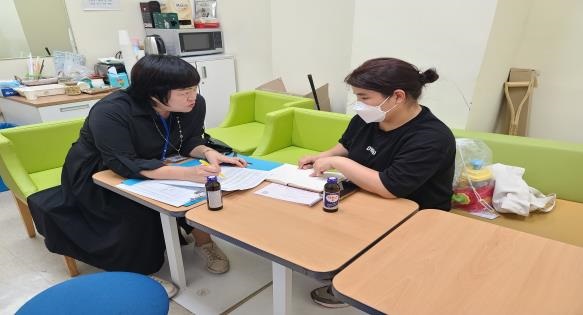 ▲ ‘전월세 안심계약 무료상담센터’ 상담 모습(사진제공=무안군)