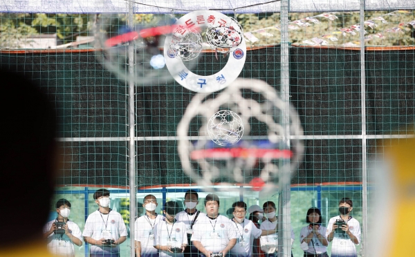▲제2회 광주 북구청장배 전국 드론축구대회 경기(사진제공=북구)
