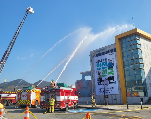 ▲장성군이 지난 30일 ‘재난 대응 안전한국훈련’을 장성실내수영장에서 실시했다.(사진제공=장성군)