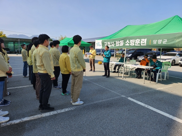 ▲담양군이 화재 발생에 대한 초기대응 능력과 소방 안전 의식 고취를 위해 담양소방서와 소방 합동훈련을 추진했다.(사진제공=담양군)