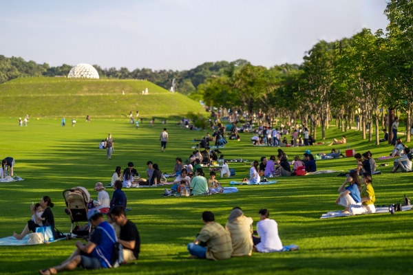 ▲오천그린광장을 즐기는 사람들(사진제공=순천시)