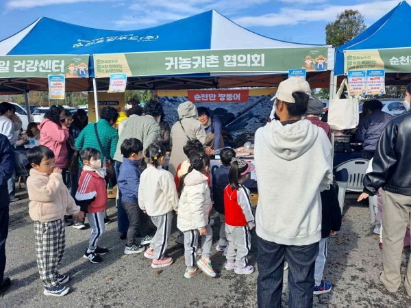 ▲로컬푸드 순천만국가정원점에서 직거래장터가 개최되고 있다.(사진제공=순처시)