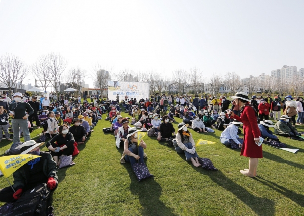▲맨발걷기 행사가 진행되고있다.(사진제공=순천시)