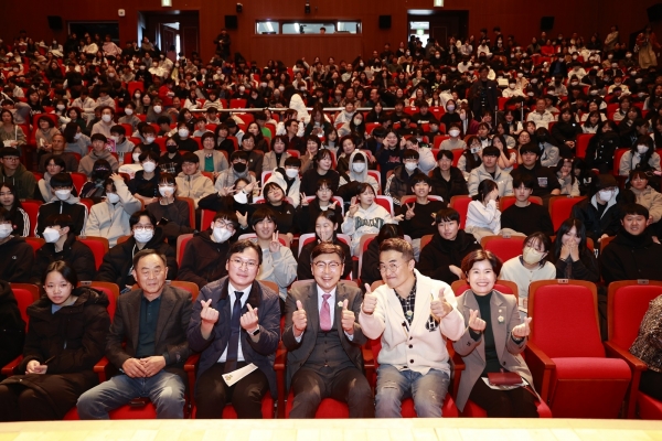 ▲보성군은 지난 22일‘큰별샘 최태성 한국사 강사’를 초청해 제363회 보성자치포럼을 성황리에 개최했다.(사진제공=보성군)