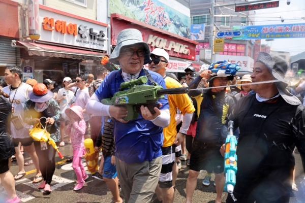 ▲2024년 정남진 장흥 물축제가 2024년 7월 27일부터 8월 4일까지 9일간 장흥읍 탐진강 및 편백숲 우드랜드 일원에서 개최한다.(사진제공=장흥군)