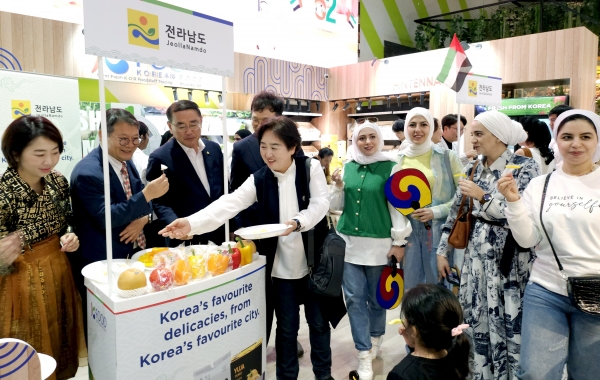 ▲전라남도는 전남 대표 식품이 두바이를 기반으로 중동지역 수출확대를 위한 판촉행사에 적극 나섰다.(사진제공=전라남도)