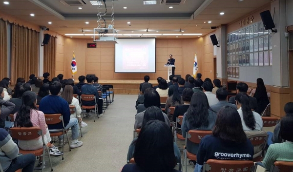 ▲장흥군은 지난 8일 조석훈 부군수 주재로 직원 간 직장생활 교육 및 소통의 시간을 가졌다.(사진제공=장흥군)