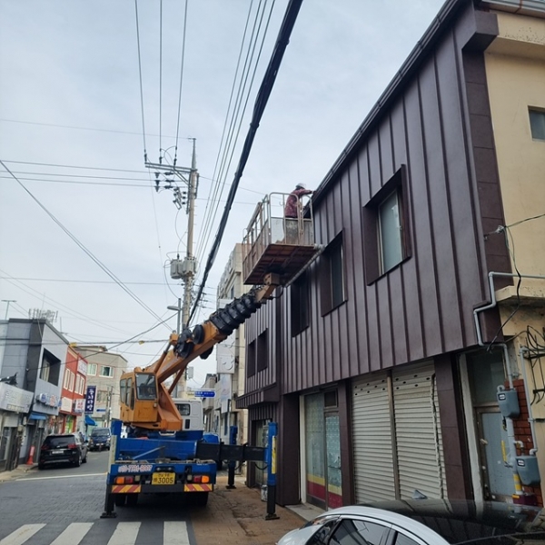 ▲목포시가 노후주택 도시재생 뉴딜사업을 통해 주택 보수를 추진하고 있다.(사진제공=목포시)