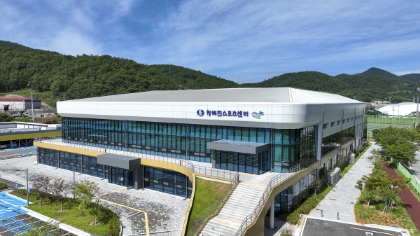 ▲제13회 수산인의 날 기념 행사가 개최될 완도 청해진스포츠센터 전경(사진제공=완도군)