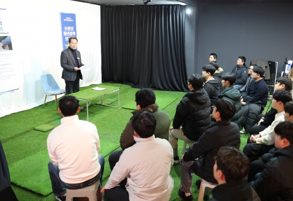 ▲손훈모 순천 국회의원 예비후보가 16일 오후 청년정책보고회를 개최했다(사진제공=손훈모 예비후보)