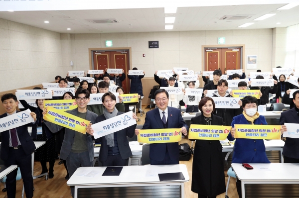 ▲김영록 전라남도지사(오른쪽 아래 세 번째)가 22일 서울 한국프레스센터에서 열린 ‘제58차 대한민국시도지사협의회 임시총회’에서 전국 시도지사들과 기념촬영을 하고 있다.(사진제공=전라남도)