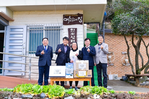 ▲ 정기명 여수시장이 설 명절을 맞아 지난 6일 예리고의집을 방문했다.(사진제공=여수시)