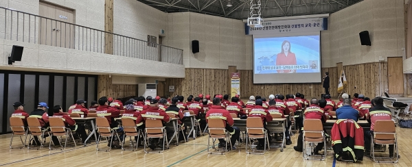 ▲담배꽁초와 관련된 화재 뉴스를 통한 교육 모습(사진제공=보성군)