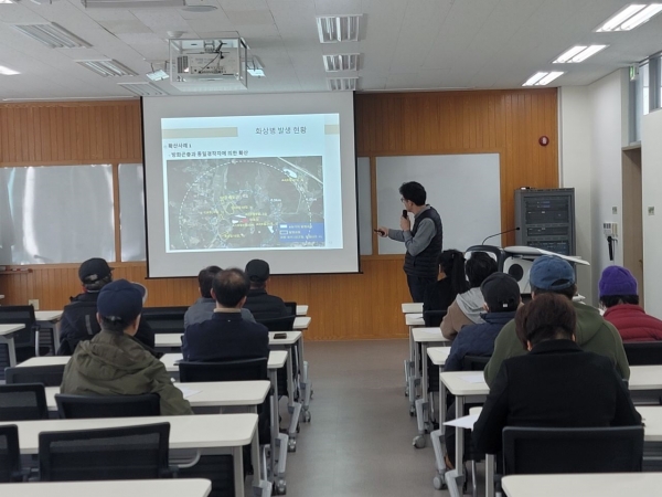 ▲강진군농업기술센터에서 과수화상병 방제교육을 실시하고 있다.(사진제공=강진군)