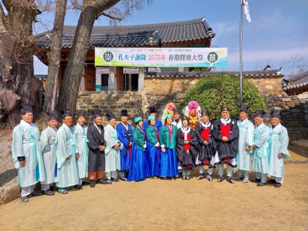 ▲무안군은 지난 14일 무안향교 대성전에서 공기 2575주년을 맞아 춘기 석전대제를 봉행했다.(사진제공=무안군)