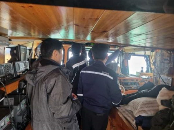 ▲여수시가 25일 국동항 일원에서 관계기관과 합동 어선 안전점검을 실시했다.(사진제공=여수시)