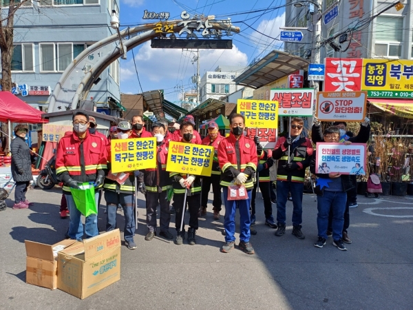 ▲시장 산불예방 캠페인(사진제공=순천시)