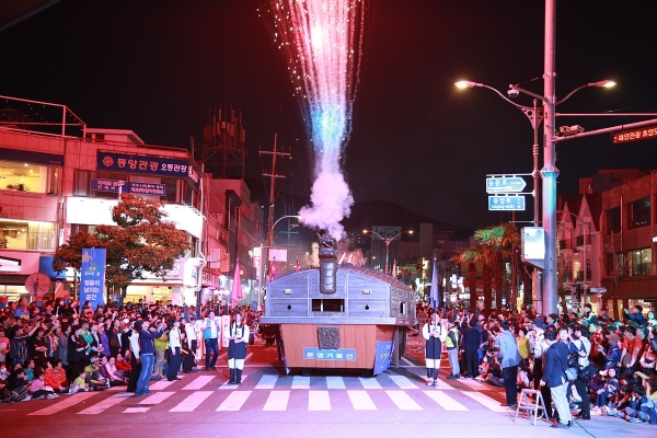 ▲ 여수거북선축제 통제영길놀이(사진제공=여수시)
