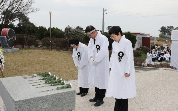 ▲8일 해보면 3·1 만세탑 광장에서 진행된 4.8 만세운동 추모식 및 재현행사 모습(사진제공=함평군)