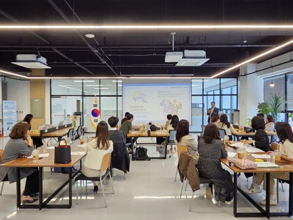 ▲9일 나주 진로진학상담센터에서 ‘거점형 센터-교육지원청 연계 찾아가는 진로진학상담’운영을 위한 사전 협의회가 진행되고 있다.(사진제공=전라남도교육청)