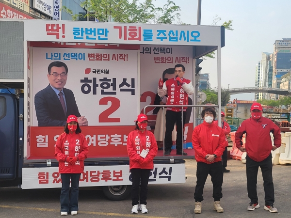 ▲하헌식 국민의힘 광주 서구갑 후보는 9일 오후 서구 상무지구에서 마지막 집중 유세를 하고 있다(사진=정병욱 기자)