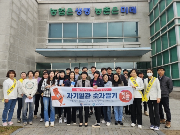 강진군은 심뇌혈관질환의 위험성을 알리는 ‘찾아가는 청장년 내 혈압 혈당 알기 캠페인’을 운영
