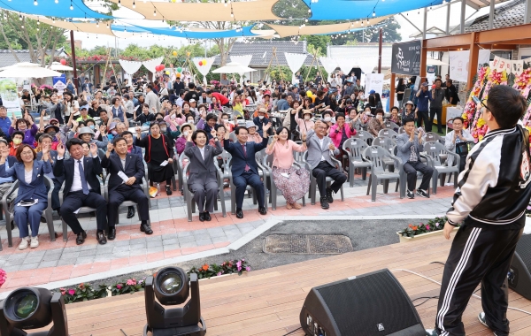 ▲지난해 병영시장 일원에서 불금불파 행사가 성황리에 개최되고 있다.(사진제공=강진군)