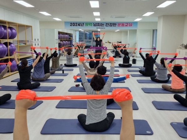 ▲보건소에서 운영되는 건강 운동교실(사진제공=무안군)