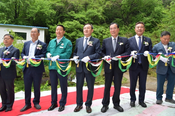 ▲담양군은 29일 순창군 구림면 도수터널의 차수벽을 철거하고 풍년을 기원하는 통수식을 개최했다.(사진제공=담양군)