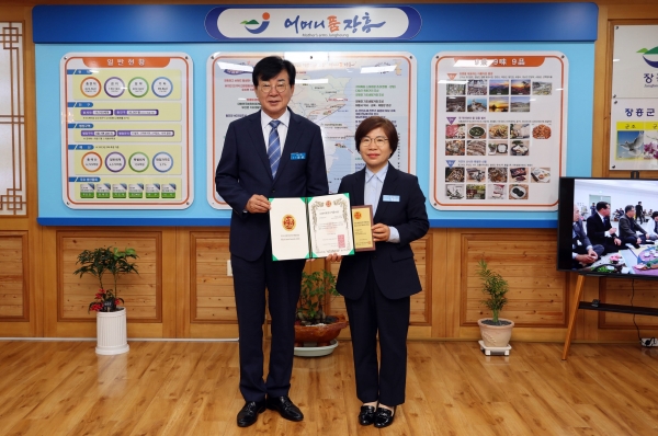 ▲장흥군 9경·9미·9품이 ‘2024 대한민국 명가명품대상’ 지역명품브랜드 부문 대상을 수상했다.(사진제공=장흥군)