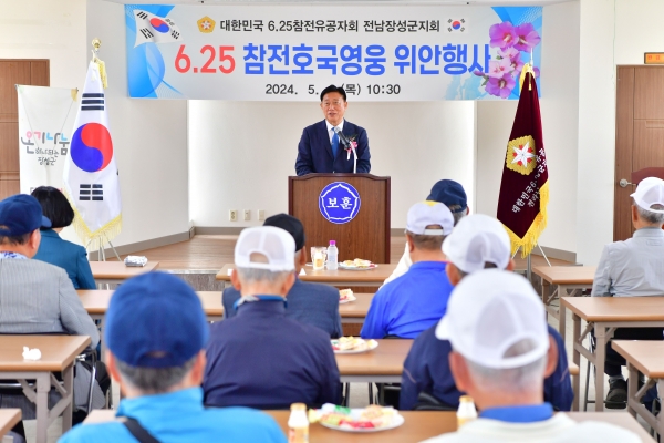 ▲축사 중인 김한종 장성군수(사진제공=장성군)