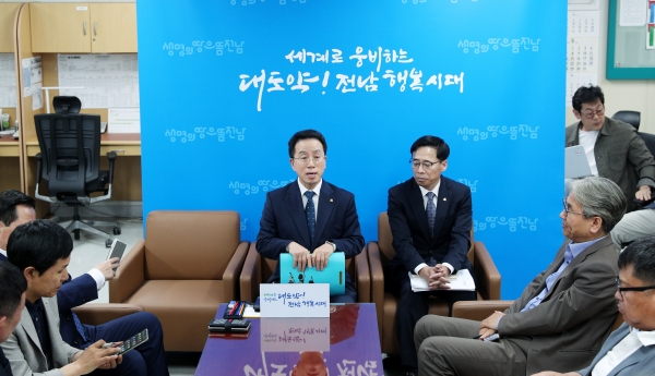▲13일 의대설립 용역 결과 공개 기자 간담회 모습(사진제공=전라남도)