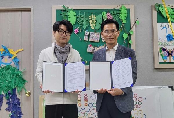 ▲순천시는 지난 10일 발달장애인 독서활동 확대를 위해 나들이 발달장애인 주간활동 센터와 업무협약을 체결했다.(사진제공=순천시)