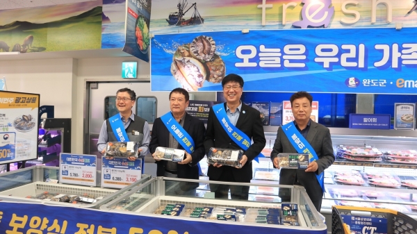 ▲완도군이 전복 소비 촉진을 위해 대대적인 홍보 및 판촉 행사를 전개하고 있다.(사진제공=완도군)