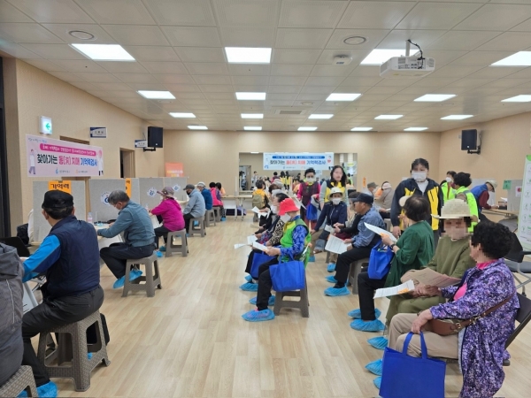 ▲동구 치매안심센터는 오는 6월까지 동구 관내 13개 동(洞)별 ‘찾아가는 치매 기억력검진’을 운영한다.(사진제공=광주 동구)