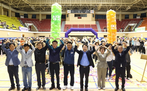 ▲강진군은 지난 22일 ‘2024년 공직자 한마음 행사’를 개최했다.(사진제공=강진군)