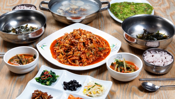 ▲바지락회 비빔밥(사진제공=장흥군)