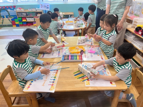 ▲한국농어촌공사와 농협중앙회는 29일 바다의 날을 앞두고 미래세대인 어린이를 대상으로 해양 환경 보호의 중요성을 알리는 프로그램을 운영했다.(사진제공=한국농어촌공사)